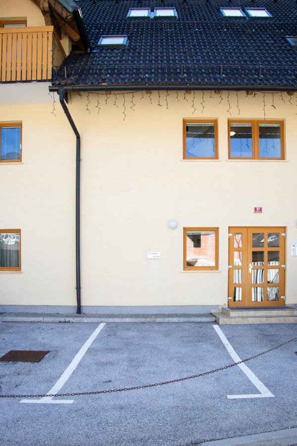 Apartma Soncek, On The Ski Slopes, Balcony, Private Parking كْرانْيِسكا غورا المظهر الخارجي الصورة